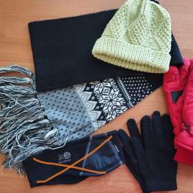 Foto inzerátu Mix čepic, šál, rukavic - dámské i pánské