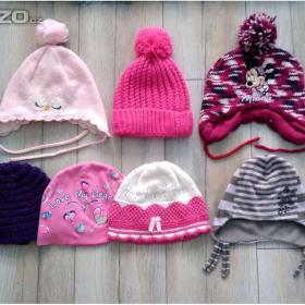 Fotka k inzerátu DÍVČÍ ZIMNÍ ČEPICE VEL.2- 3 ROKY  / 18779331