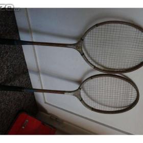 Fotka k inzerátu Badbintonové rakety a retro pumpa na kolo- autoventýlek. / 19265083