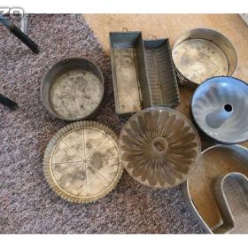 Fotka k inzerátu Pečící formy, věšáky / 19464181