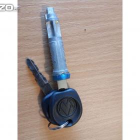 Foto inzerátu VW T4,Transporter,Caravelle Vložka zámku kufru nahoru otevíráno