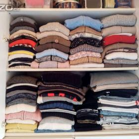 Foto inzerátu Dámské  ODĚVY. Trička, tílka, topy, mikiny, svetry, sukně...Vel. S-M -L . Dobrý stav 