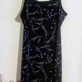 Foto inzerátu Dámské  ODĚVY. Trička, tílka, topy, mikiny, svetry, sukně...Vel. S-M -L . Dobrý stav 