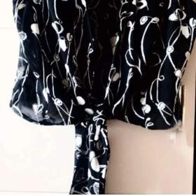 Foto inzerátu Dámské  ODĚVY. Trička, tílka, topy, mikiny, svetry, sukně...Vel. S-M -L . Dobrý stav 