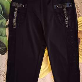 Foto inzerátu Dámské  ODĚVY. Trička, tílka, topy, mikiny, svetry, sukně...Vel. S-M -L . Dobrý stav 