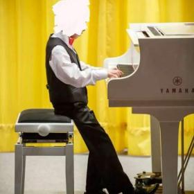 Foto inzerátu Prodám dětský společenský komplet vel.122