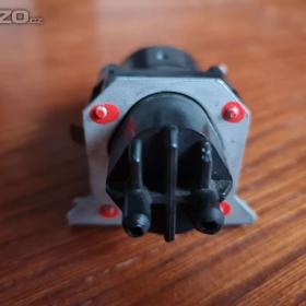 Foto inzerátu OSTŘIKOVAČ ČELNÍHO SKLA