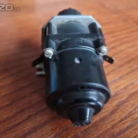 Foto inzerátu OSTŘIKOVAČ ČELNÍHO SKLA