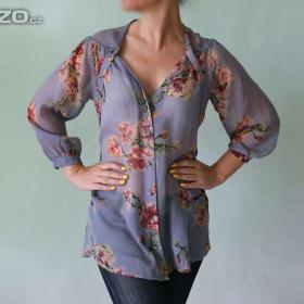 Foto inzerátu Romantická květovaná halenka Topshop vel. 34