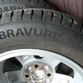 Foto inzerátu Originál 4kusy ALU kola s letním obutím na Ford Fushion