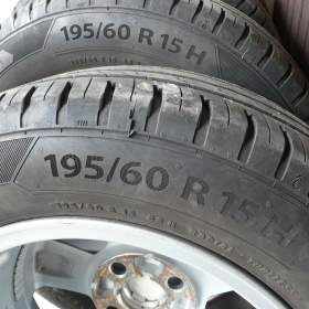 Foto inzerátu Originál 4kusy ALU kola s letním obutím na Ford Fushion