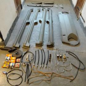 Foto inzerátu ŠKODA 100 NOVÉ BLATNÍKY,PRAHY,PŘEDNÍ ČELO + náhradní díly na ŠKODA 100