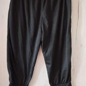 Foto inzerátu Čtyři trika, body a tepláky jen za 50 Kč za jedno