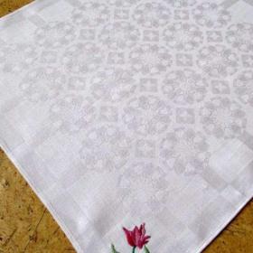 Foto inzerátu Bílé plátěné ubrousky s ruční výšivkou 6 ks