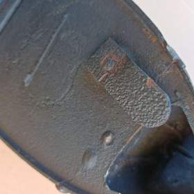 Foto inzerátu Krásná a vzácná velmi stará žehlička s komínem. Zdobená.