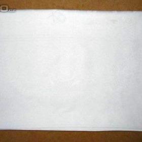 Foto inzerátu Čistě bílý vintage damaškový ubrus vzor růže