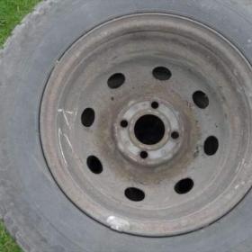 Foto inzerátu Pneu s disky 175/70R13 82T zimní