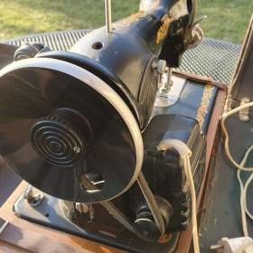 Fotka k inzerátu Starožitný šicí stroj / 17594760