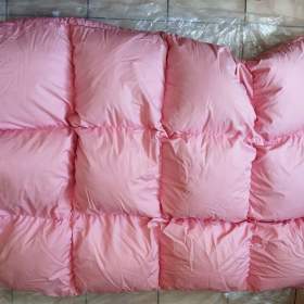 Foto inzerátu Čistá hodně nacpaná peřina. Nové peří. Čtyři prostěradla Veba.  Povlak na deku.