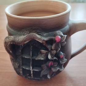 Fotka k inzerátu Keramika, porcelán:  talíře, tácy, hrníčky, misky, figurky aj. Něco i zdarma / 17425589