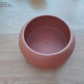 Foto inzerátu Keramika, porcelán: talíře, tácy, hrníčky, misky, figurky aj. Něco i zdarma