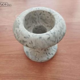 Foto inzerátu Keramika, porcelán: talíře, tácy, hrníčky, misky, figurky aj. Něco i zdarma