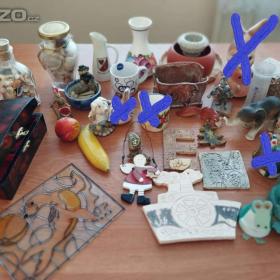Foto inzerátu Keramika, porcelán: talíře, tácy, hrníčky, misky, figurky aj. Něco i zdarma