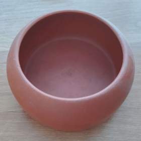 Foto inzerátu Keramika, porcelán: talíře, tácy, hrníčky, misky, figurky aj. Něco i zdarma