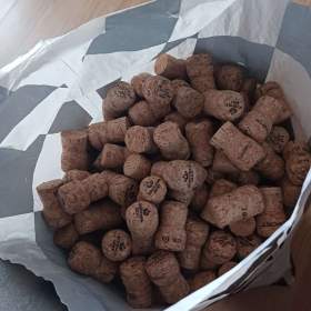 Foto inzerátu Korkové špunty ze sektů
