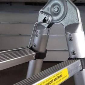 Foto inzerátu Teleskopický hliníkový žebřík/štafle - 2 x 8 příček / 5 m