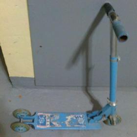 Fotka k inzerátu Koloběžka modrá / 19584972