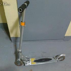 Koloběžka stříbrná / 18502034