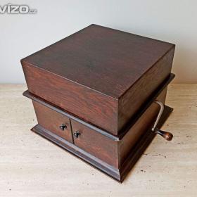 Foto inzerátu Nádherný starožitný stolní gramofon ve dřevěné skříni Carnophon, 1905, plně funkční