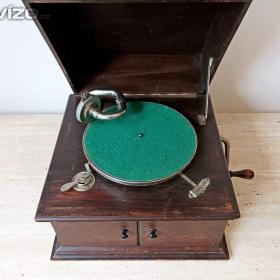 Foto inzerátu Nádherný starožitný stolní gramofon ve dřevěné skříni Carnophon, 1905, plně funkční