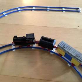 Fotka k inzerátu Lego vlak 122- 1 + shell vagon a kolejnicemi / 18513626