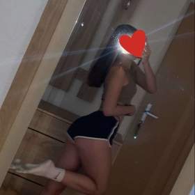 Foto inzerátu Mladá brunetka (20) Úterý od 06:00 do 20:00