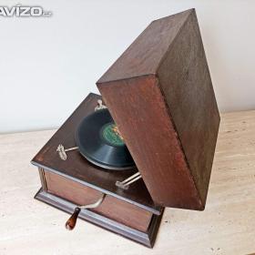 Foto inzerátu Starožitný stolní gramofon ve dřevěné skříni značky Carnophon, rok výroby 1905