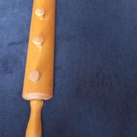 Foto inzerátu Dřevěný váleček věšák