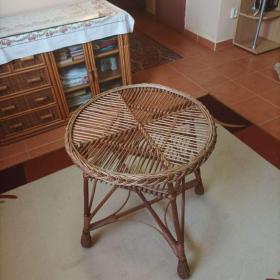 Fotka k inzerátu Ratanový krásný kulatý stůl / 17849645
