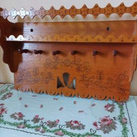 Foto inzerátu Světlá  vyřezávaná police