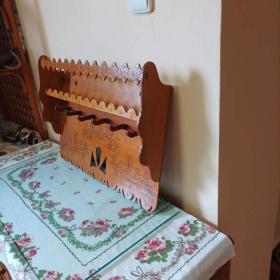 Foto inzerátu Světlá  vyřezávaná police