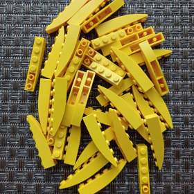 Fotka k inzerátu Prodám 51ks LEGO 42023 Sklon, zakřivený 6 x 1  / 18589639
