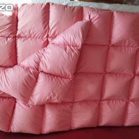 Foto inzerátu Hodně teplá peřina plněná husím peřím. Čtyři prostěradla Veba. Povlak na deku.