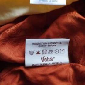 Foto inzerátu Hodně teplá peřina plněná husím peřím. Čtyři prostěradla Veba. Povlak na deku.