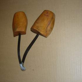 Foto inzerátu Napínáky do bot dřevěné (staré) velikost 6 (39)