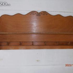 Vyřezávaná polička / 18690864