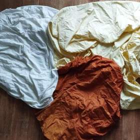 Foto inzerátu Prošívaná čistá velmi hřejivá peřina. Čtyři prostěradla Veba. Povlak na deku.