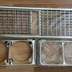 Fotka k inzerátu Mřížka maska chladiče a rámečky světel L P chrom LADA VAZ 2106 plast, nový díl / 18014080