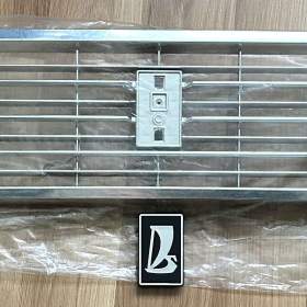 Fotka k inzerátu Mřížka maska chladiče chrom LADA VAZ 2105, včetně znaku „B“ / 19662711