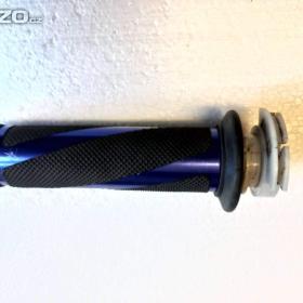 Fotka k inzerátu Pravý plynový grip rukojeť Suzuki Bandit GSF600,650 01 / 19964275